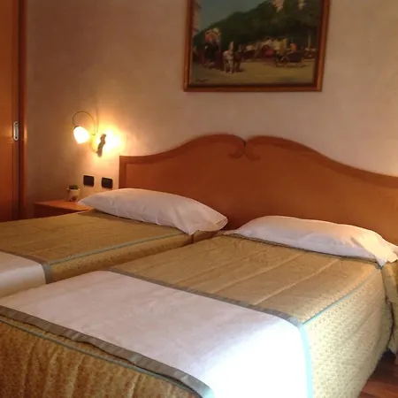 Hotel Camoretti 3*